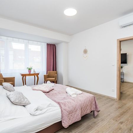 Perla Hradce 202 Hradec Kralove Exterior foto